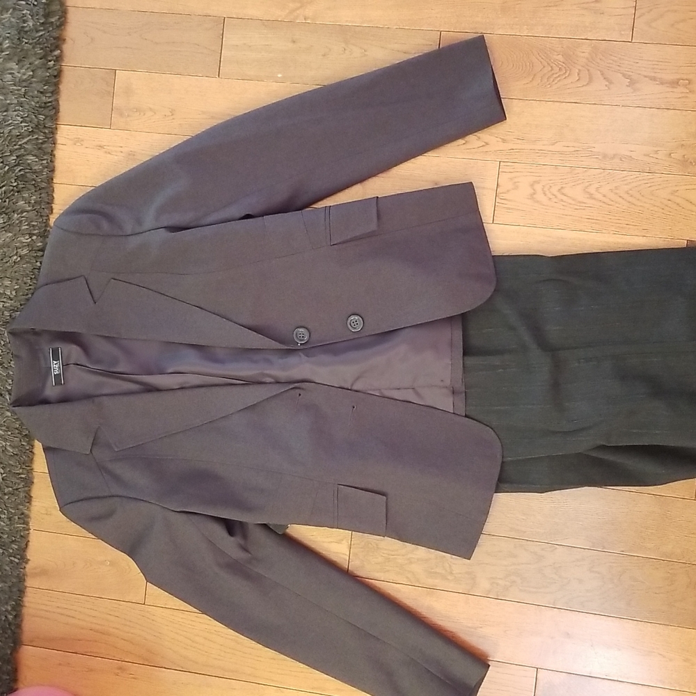 Brand new Suzy shier suit
